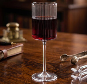 Oliver Clear Wine Glass Red