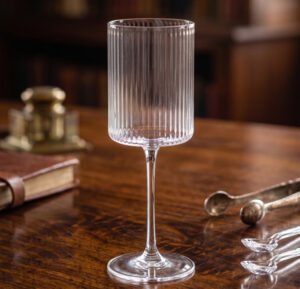 Oliver Clear Wine Glass White